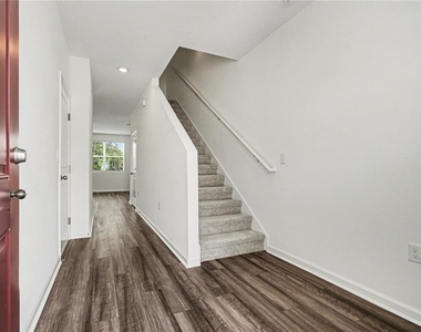 11898 Sylvia Street - Photo Thumbnail 4