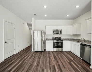 11898 Sylvia Street - Photo Thumbnail 5