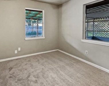 809 Cub Ln - Photo Thumbnail 5