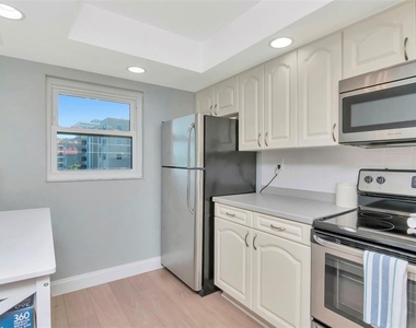 17580 Gulf Boulevard - Photo Thumbnail 5