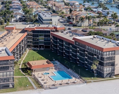 17580 Gulf Boulevard - Photo Thumbnail 32