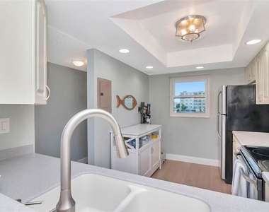 17580 Gulf Boulevard - Photo Thumbnail 8