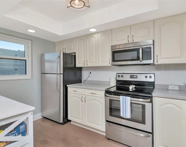 17580 Gulf Boulevard - Photo Thumbnail 3