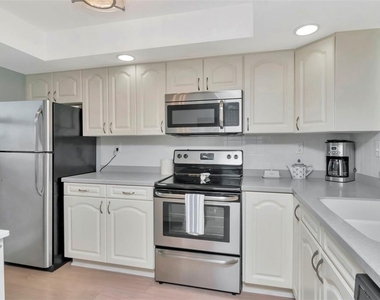 17580 Gulf Boulevard - Photo Thumbnail 4