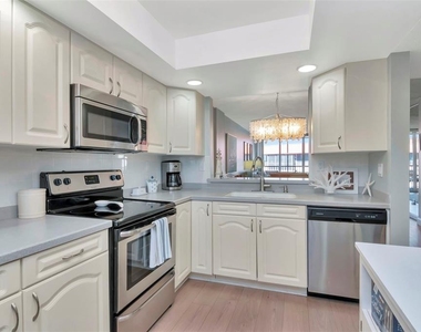 17580 Gulf Boulevard - Photo Thumbnail 6
