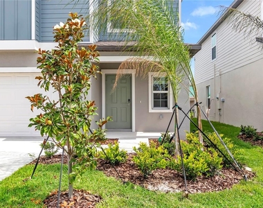 6115 Blue Paloma Court - Photo Thumbnail 4