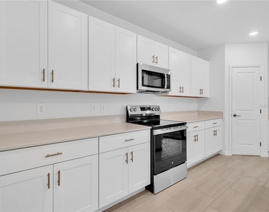 6115 Blue Paloma Court - Photo Thumbnail 9