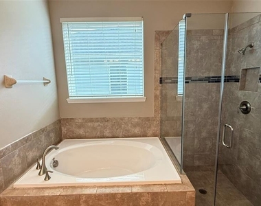 32612 Harmony Oaks Drive - Photo Thumbnail 16