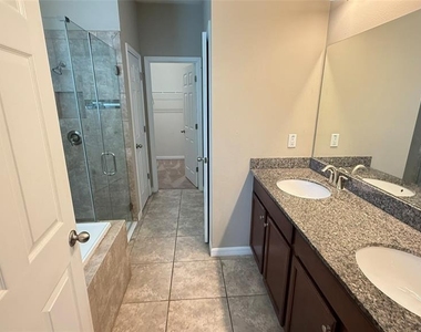 32612 Harmony Oaks Drive - Photo Thumbnail 17