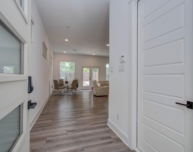 970 Highland Sound Lane - Photo Thumbnail 5