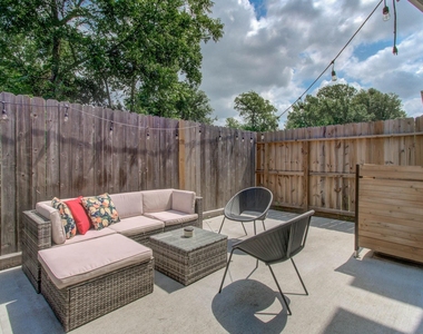970 Highland Sound Lane - Photo Thumbnail 3
