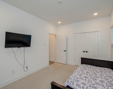 970 Highland Sound Lane - Photo Thumbnail 18