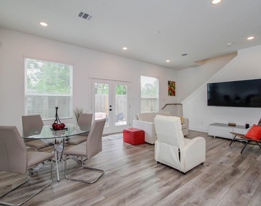 970 Highland Sound Lane - Photo Thumbnail 9