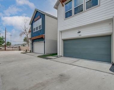 970 Highland Sound Lane - Photo Thumbnail 29