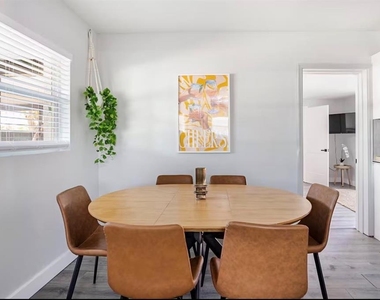8911 Oren Avenue - Photo Thumbnail 4