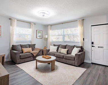 8911 Oren Avenue - Photo Thumbnail 3