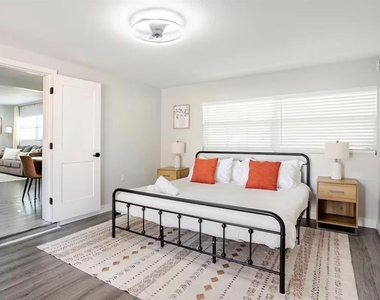 8911 Oren Avenue - Photo Thumbnail 8
