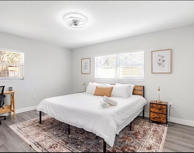 8911 Oren Avenue - Photo Thumbnail 11