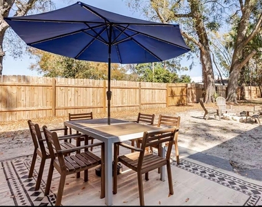 8911 Oren Avenue - Photo Thumbnail 15