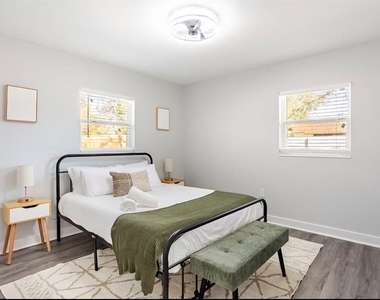 8911 Oren Avenue - Photo Thumbnail 12