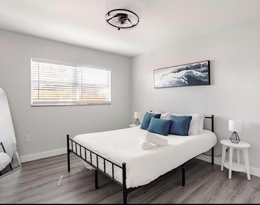 8911 Oren Avenue - Photo Thumbnail 13