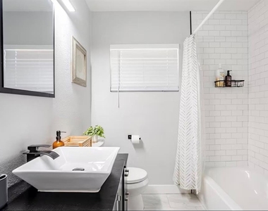 8911 Oren Avenue - Photo Thumbnail 7