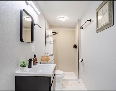 8911 Oren Avenue - Photo Thumbnail 10