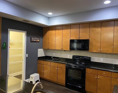 16125 Churchview Drive - Photo Thumbnail 9
