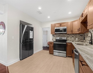 3301 9th Avenue N - Photo Thumbnail 4