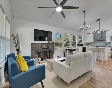1021 E 25th Avenue - Photo Thumbnail 2