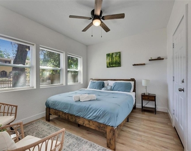 1021 E 25th Avenue - Photo Thumbnail 12