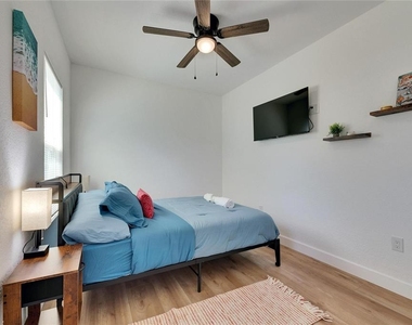 1021 E 25th Avenue - Photo Thumbnail 10