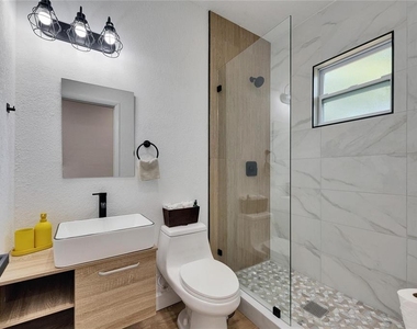 1021 E 25th Avenue - Photo Thumbnail 13