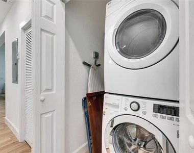 1021 E 25th Avenue - Photo Thumbnail 15