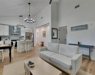 1021 E 25th Avenue - Photo Thumbnail 4