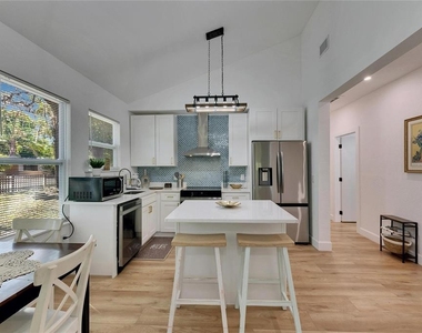 1021 E 25th Avenue - Photo Thumbnail 5