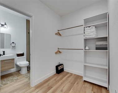 1021 E 25th Avenue - Photo Thumbnail 14