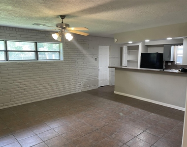 8915 Reamer Street - Photo Thumbnail 2
