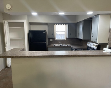 8915 Reamer Street - Photo Thumbnail 3