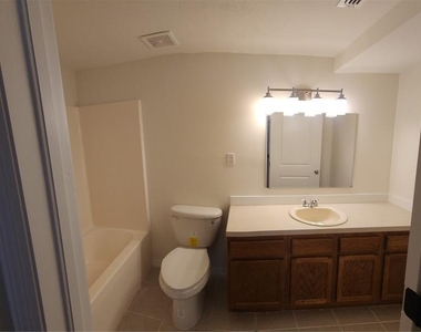 9515 Grovedale Circle - Photo Thumbnail 6