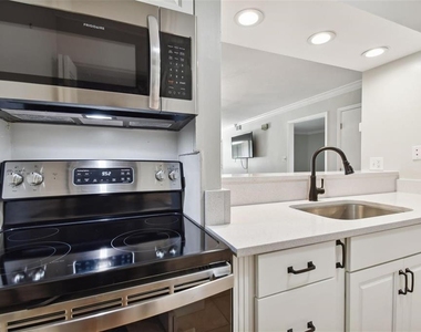 29129 Bay Hollow Drive - Photo Thumbnail 5