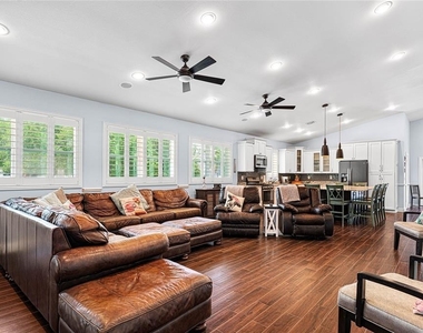 3628 S Renellie Drive - Photo Thumbnail 4