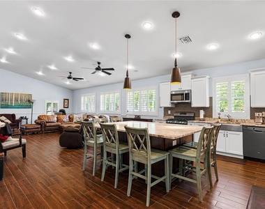 3628 S Renellie Drive - Photo Thumbnail 10
