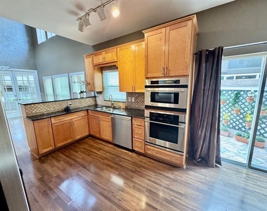5121 Fairway One Drive - Photo Thumbnail 11
