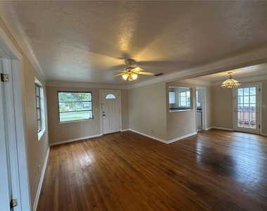 4526 6th Avenue N - Photo Thumbnail 5