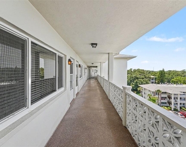 1235 S Highland Avenue - Photo Thumbnail 4