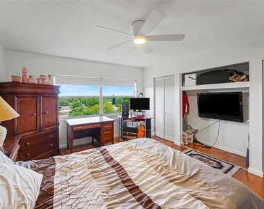 1235 S Highland Avenue - Photo Thumbnail 14