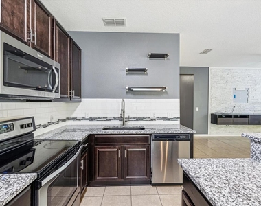 11525 Southern Creek Drive - Photo Thumbnail 16