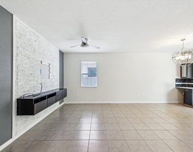 11525 Southern Creek Drive - Photo Thumbnail 12