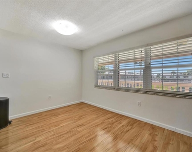 650 Pinellas Point Drive S - Photo Thumbnail 5